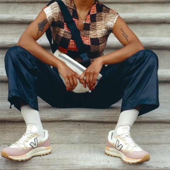 Veja Fitz Roy Trek Shell Sneakers in Gravel Pierre - Picture 1 of 10